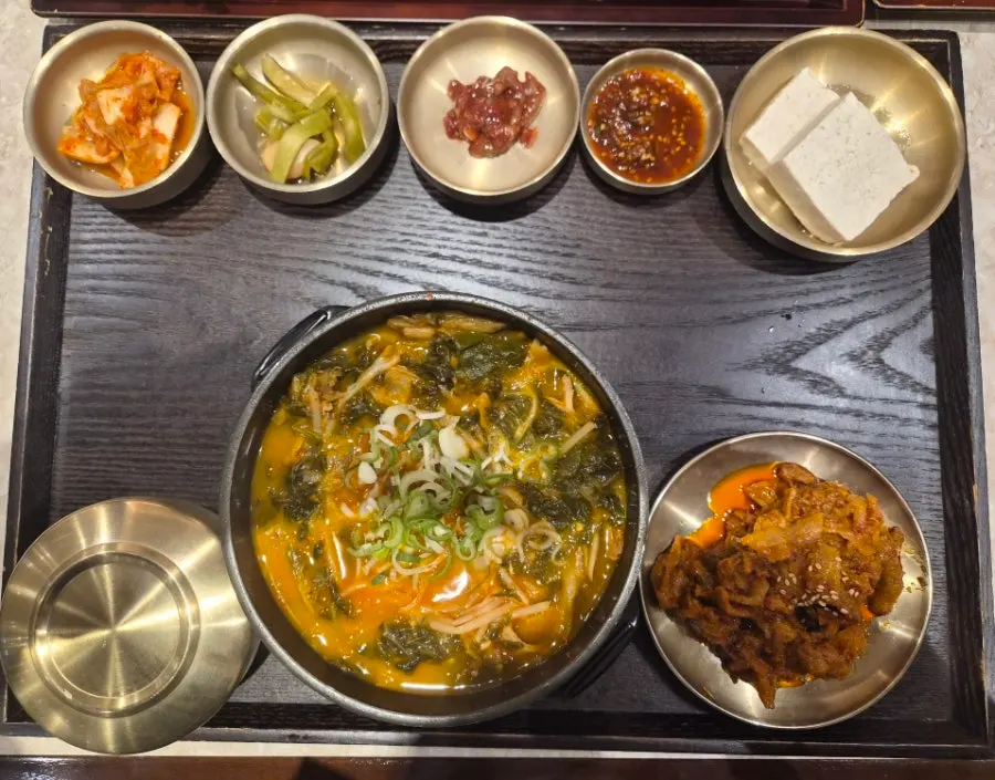 얼큰돼지곰탕 한 그릇