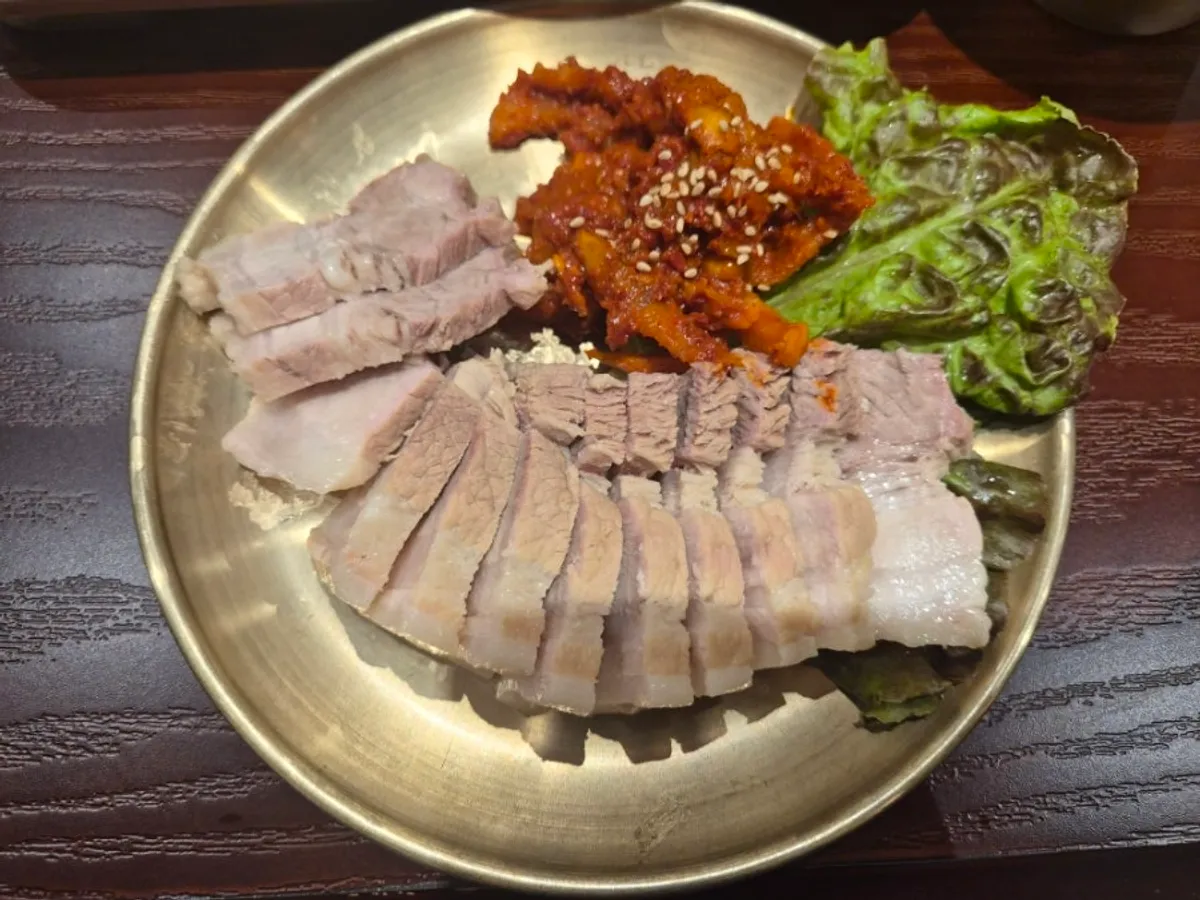 큼직하게 썰려 나온 보쌈(소)