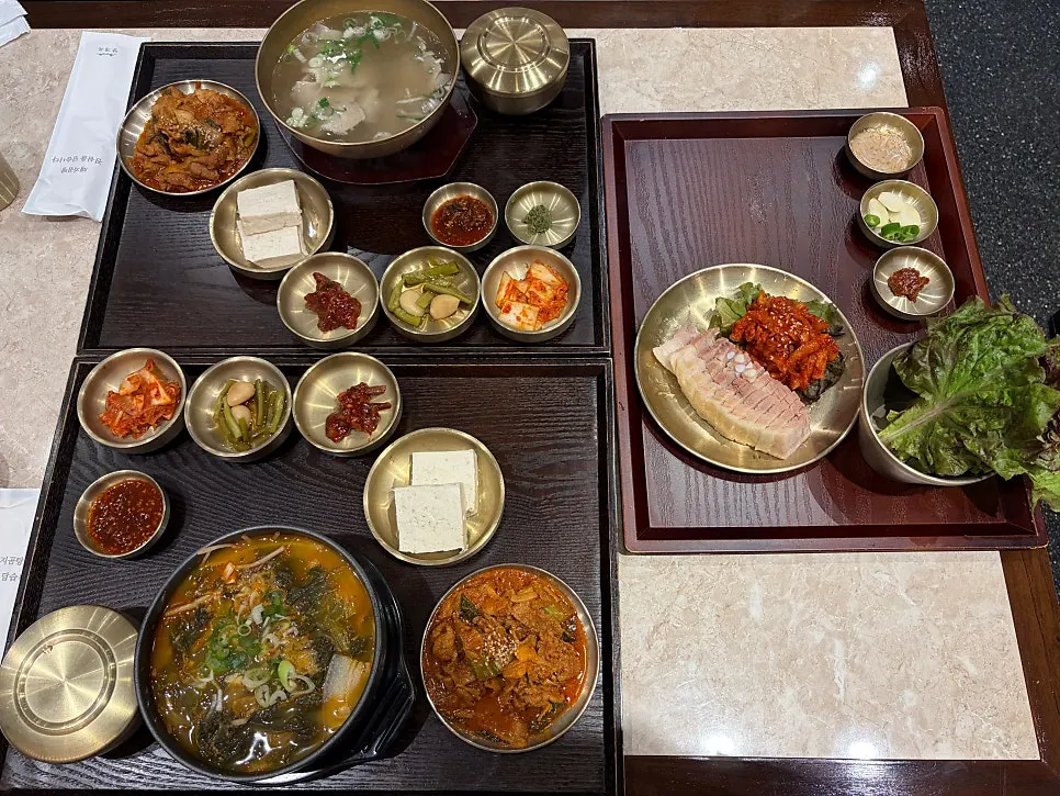 양재옥 곰탕 반상 두 종류와 보쌈 한상