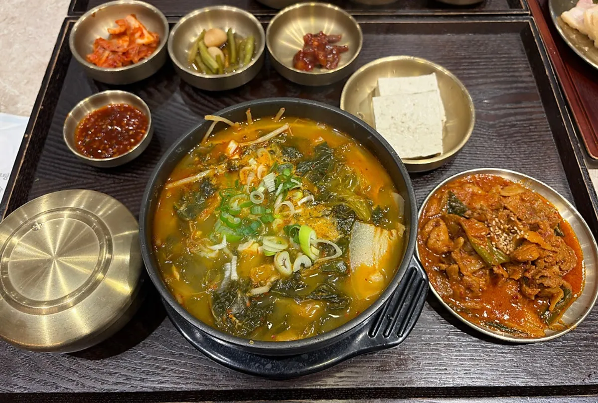 양재옥 곰탕 반상 상차림 전체