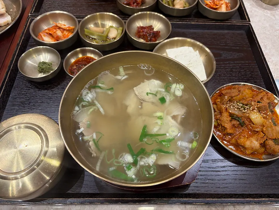 돼지 곰탕 반상 상차림