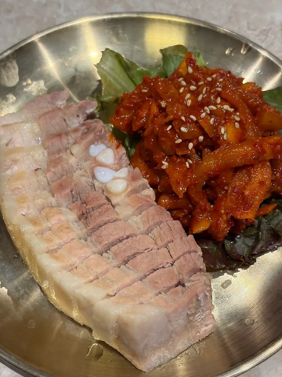 두툼하게 썰린 보쌈 고기