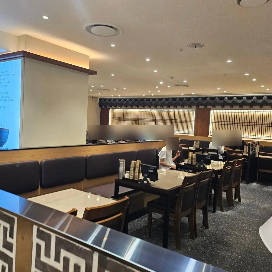 Interior passage of the Yangjaeok store