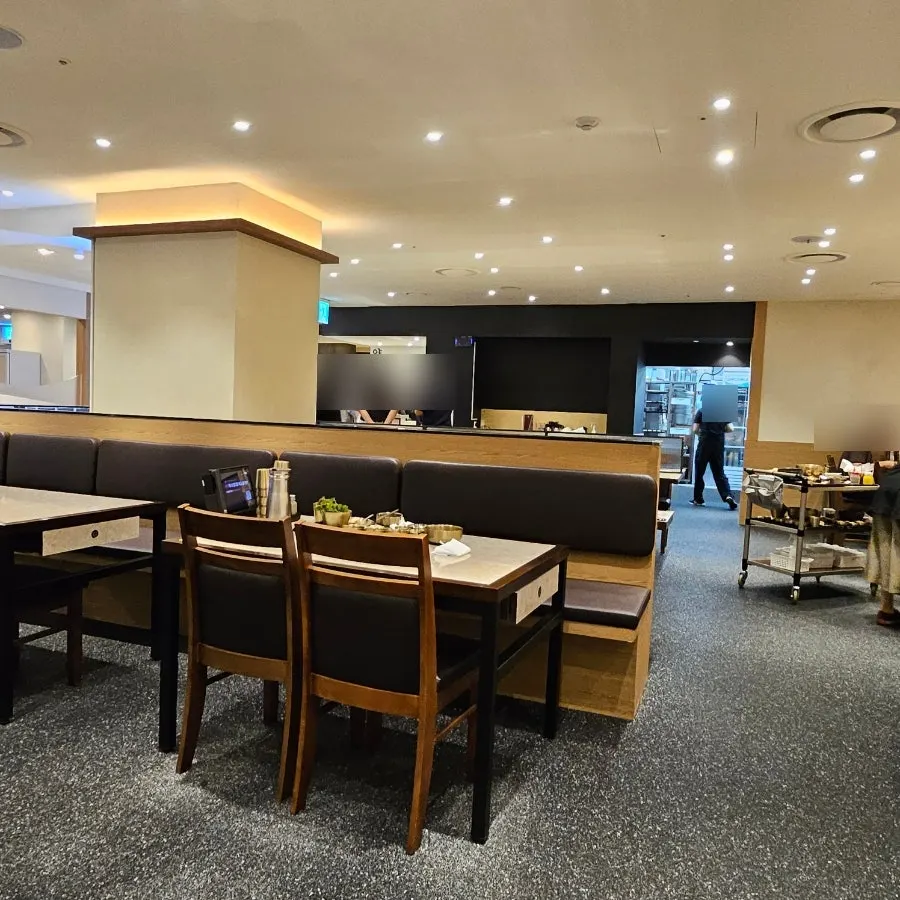Spacious hall and table layout at Yangjaeok