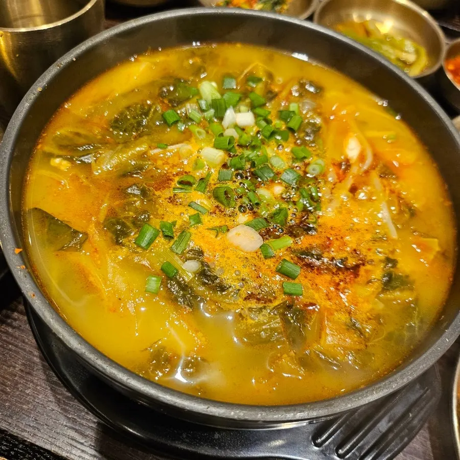 Spicy pork gomtang with meat and napa cabbage