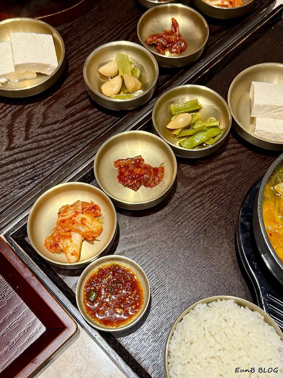 특제소스와 우거지를 넣은 얼큰 돼지곰탕