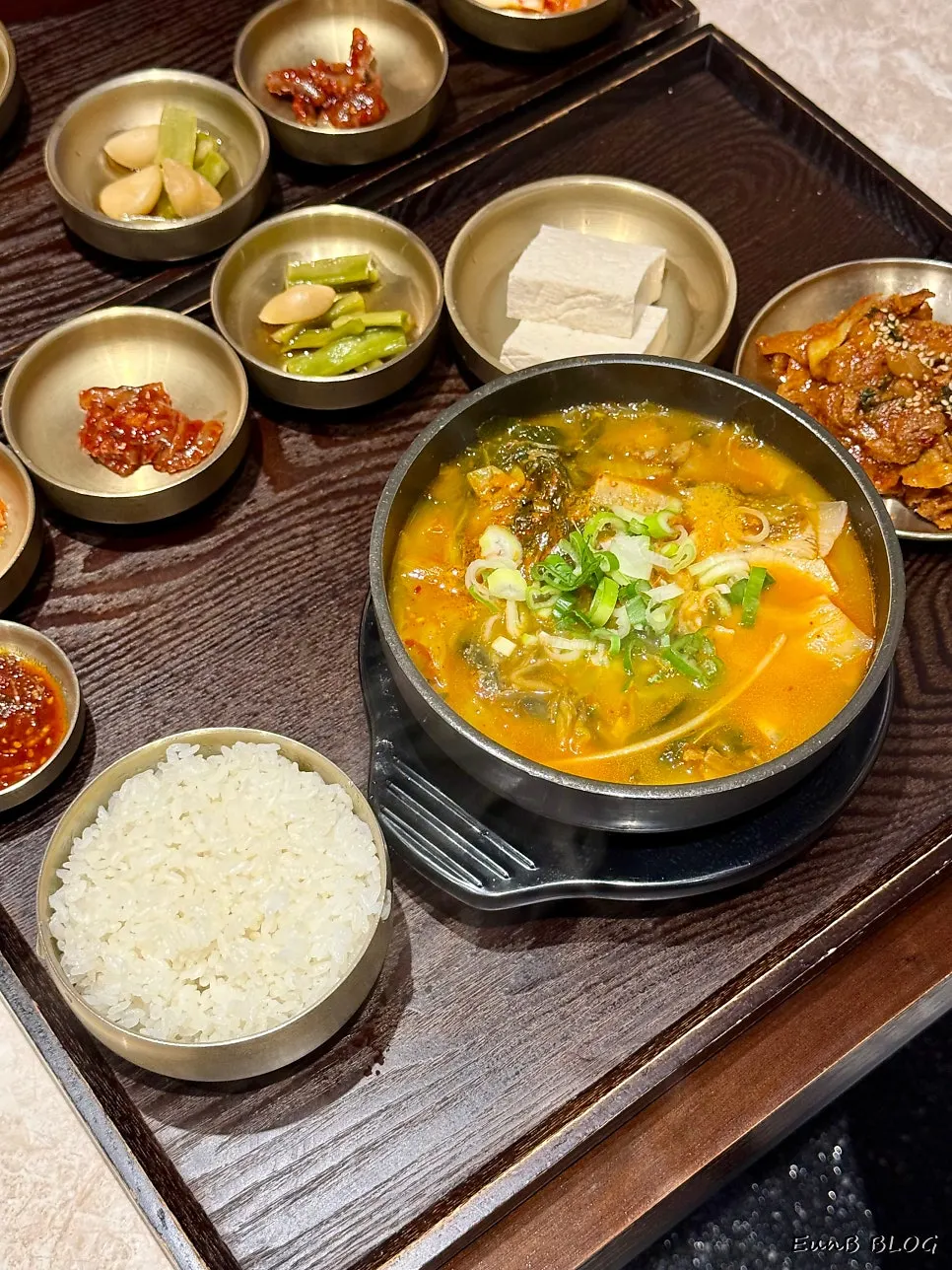 칼칼한 얼큰 돼지곰탕 국물