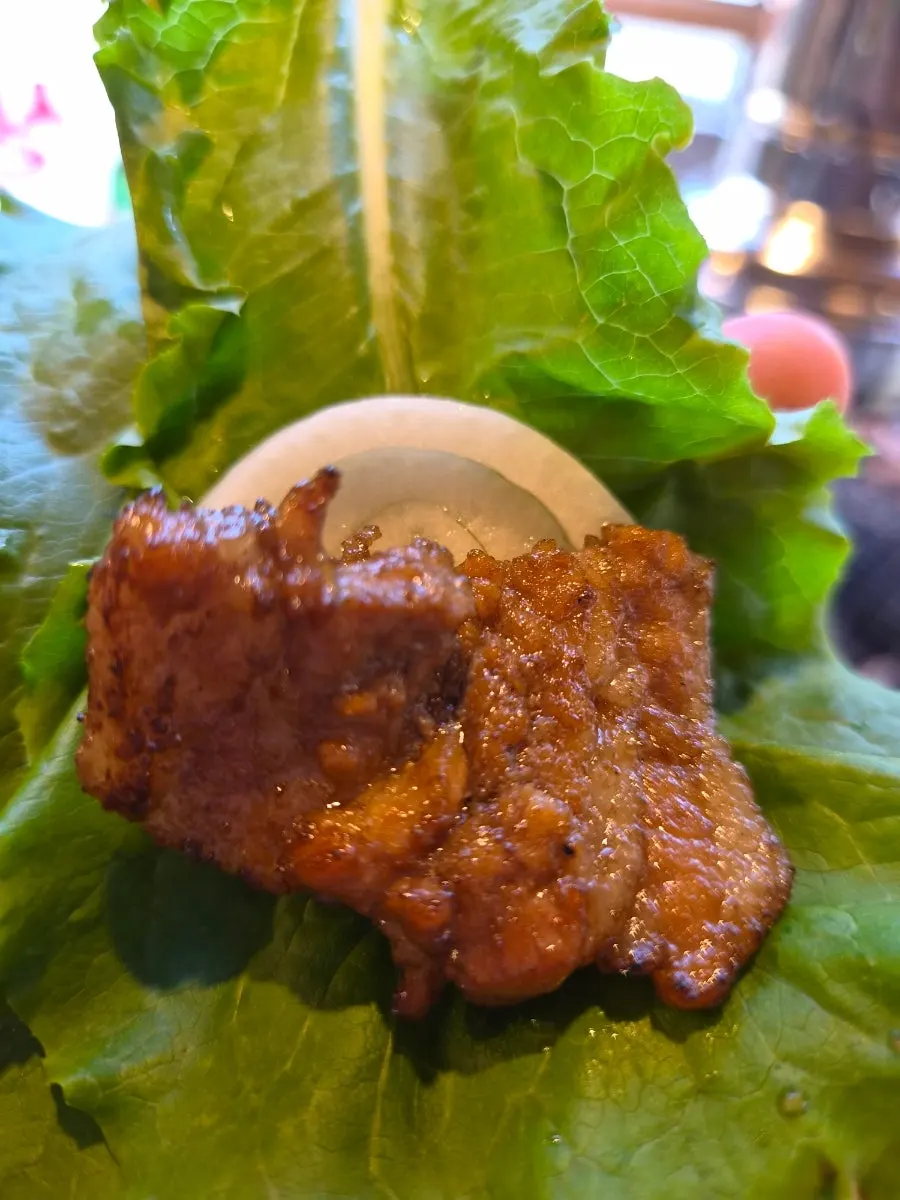 Juicy charcoal-grilled ribs