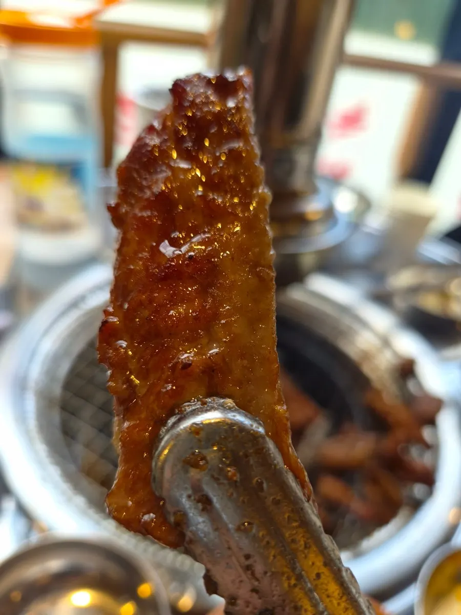 Ribs eaten with seasoned shredded scallions