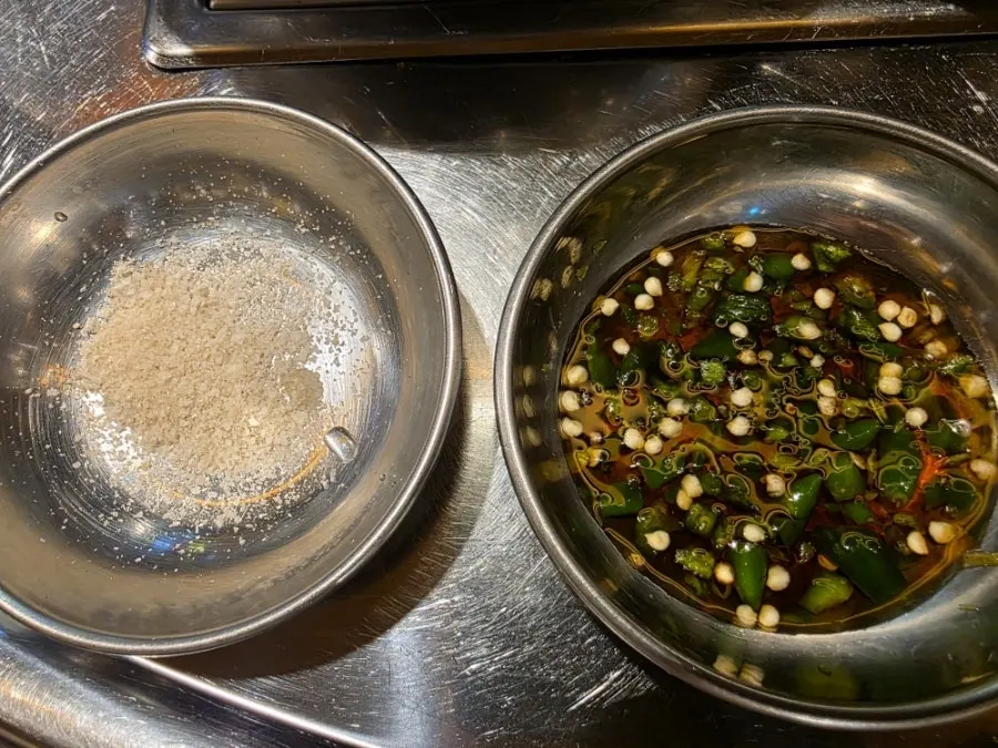 Galbi sauce and accompanying side dishes