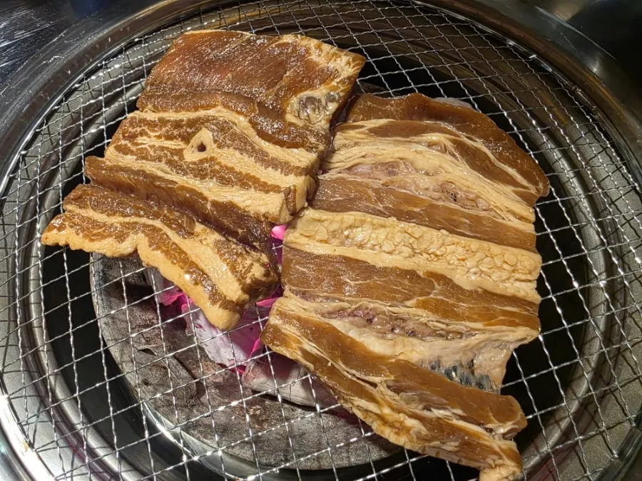 Six servings of honey-pot marinated galbi