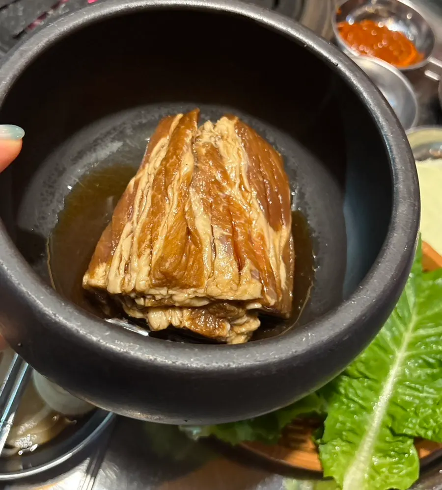 Raw pork ribs with an even fat ratio