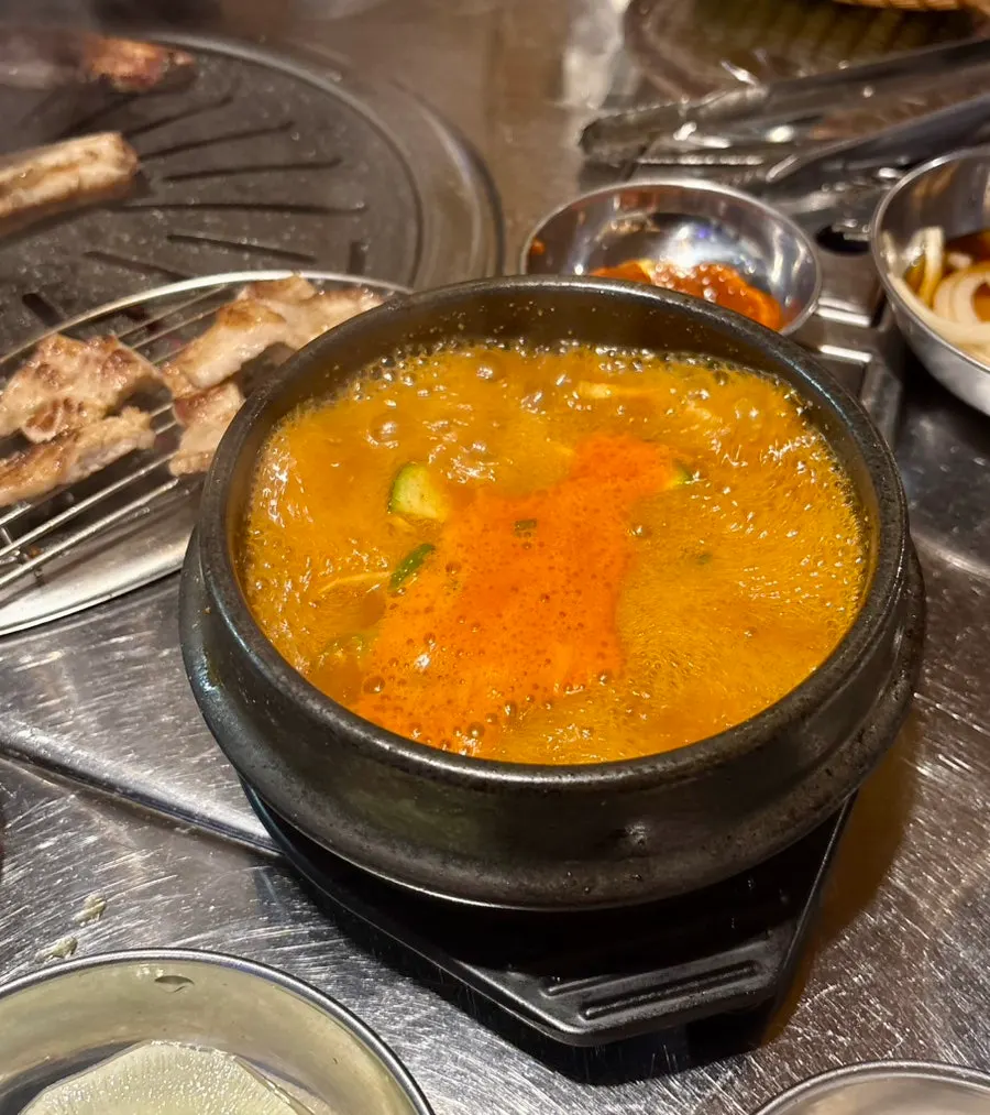 Gochujang stew with rib meat inside