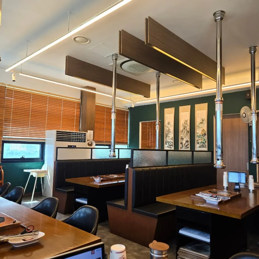 Spacious, clean dining area at Manpo Galbi