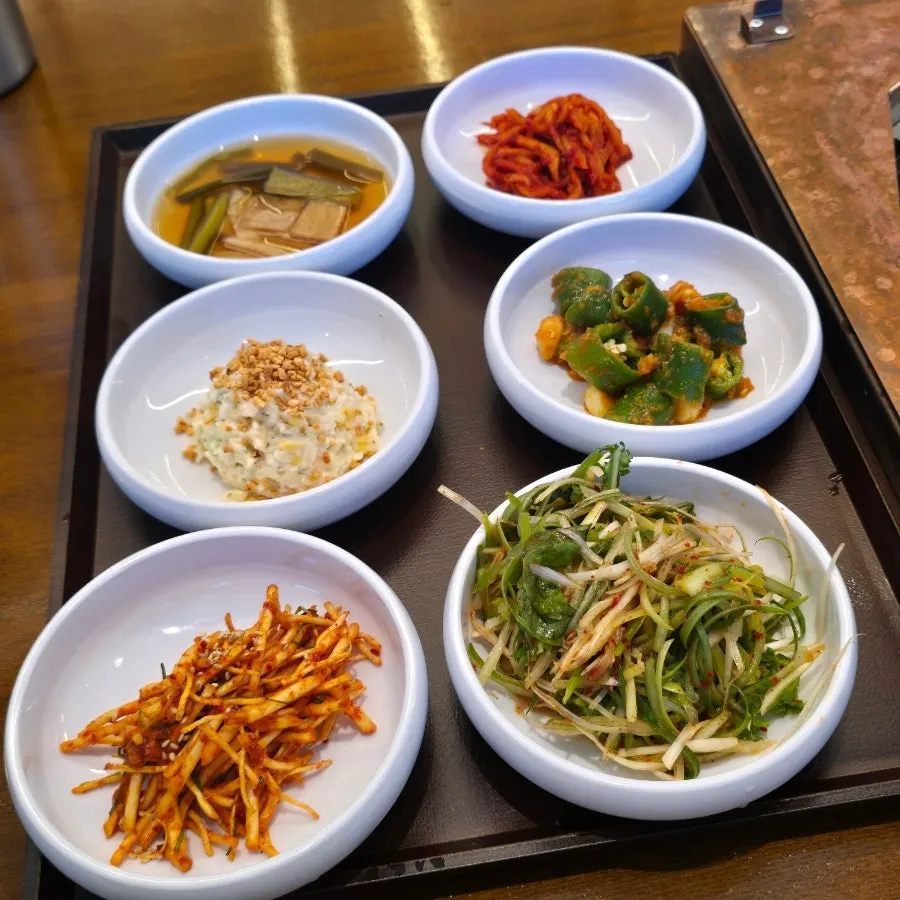 Table setting with the ordered rib dishes