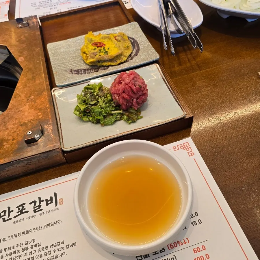 Side dishes served with the ribs