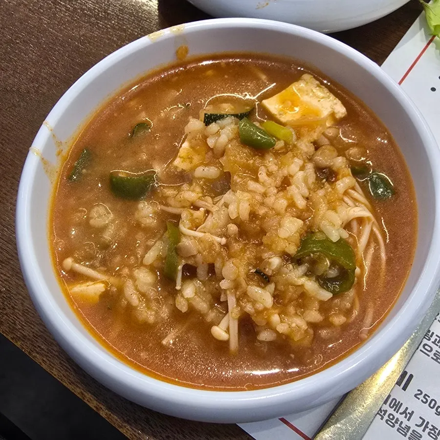 Soybean-paste rice soup with tofu and mushrooms