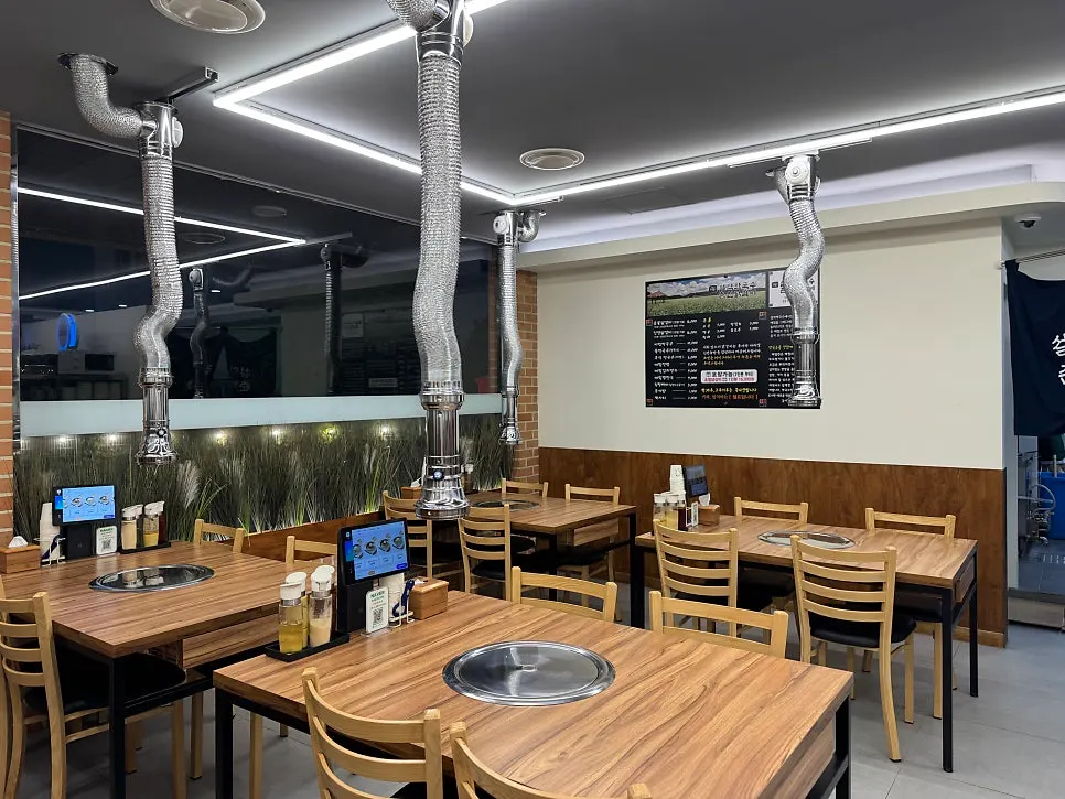 Entrance and plant decor at the Yangju branch