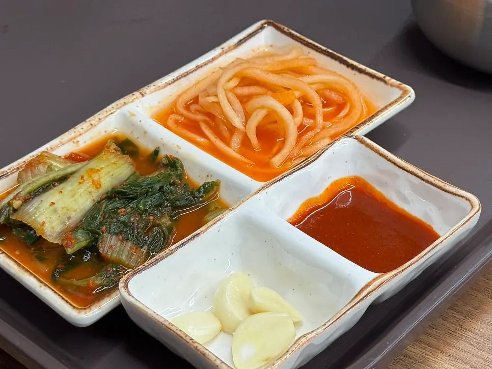 Basic side dishes served at the table