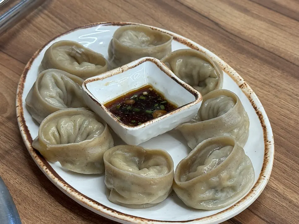 A plate of buckwheat pheasant mandu, 8 pieces