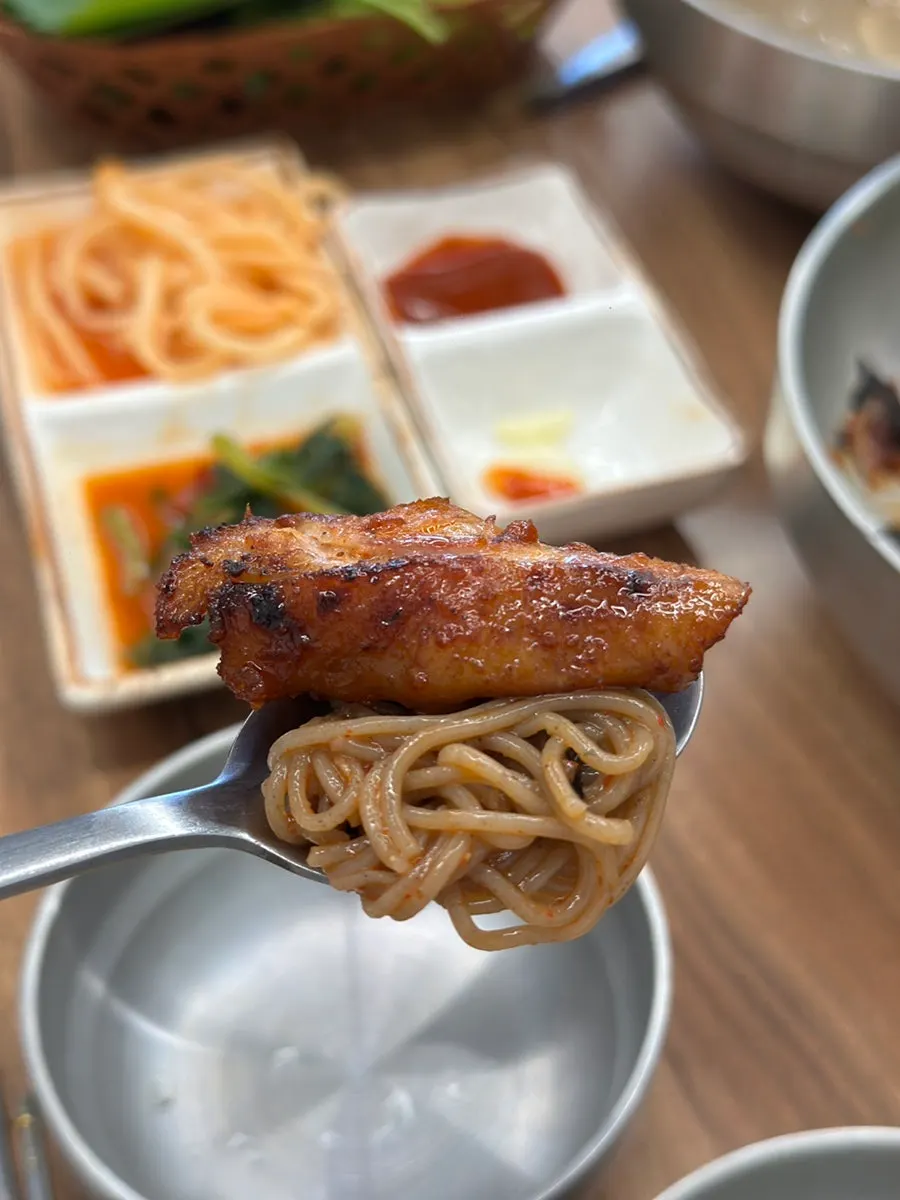 Buckwheat makguksu noodles topped with dakgalbi