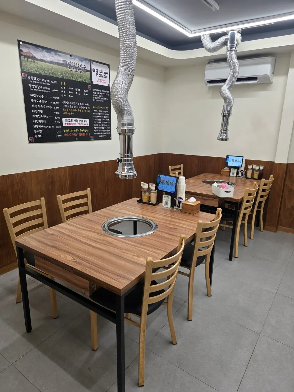湖木高尔夫球场周边餐厅街景