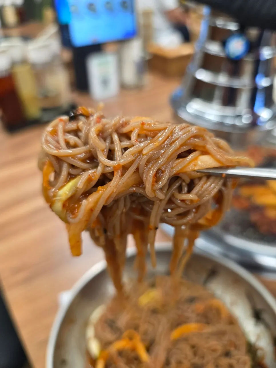 拌好的酸甜荞麦面