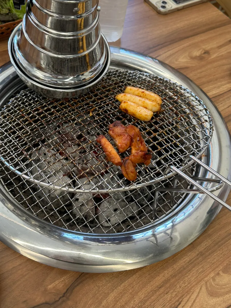 Dakgalbi and makguksu on the table near the end of the meal
