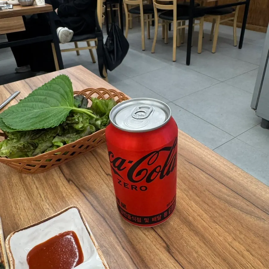 Self-serve bar for extra side dishes