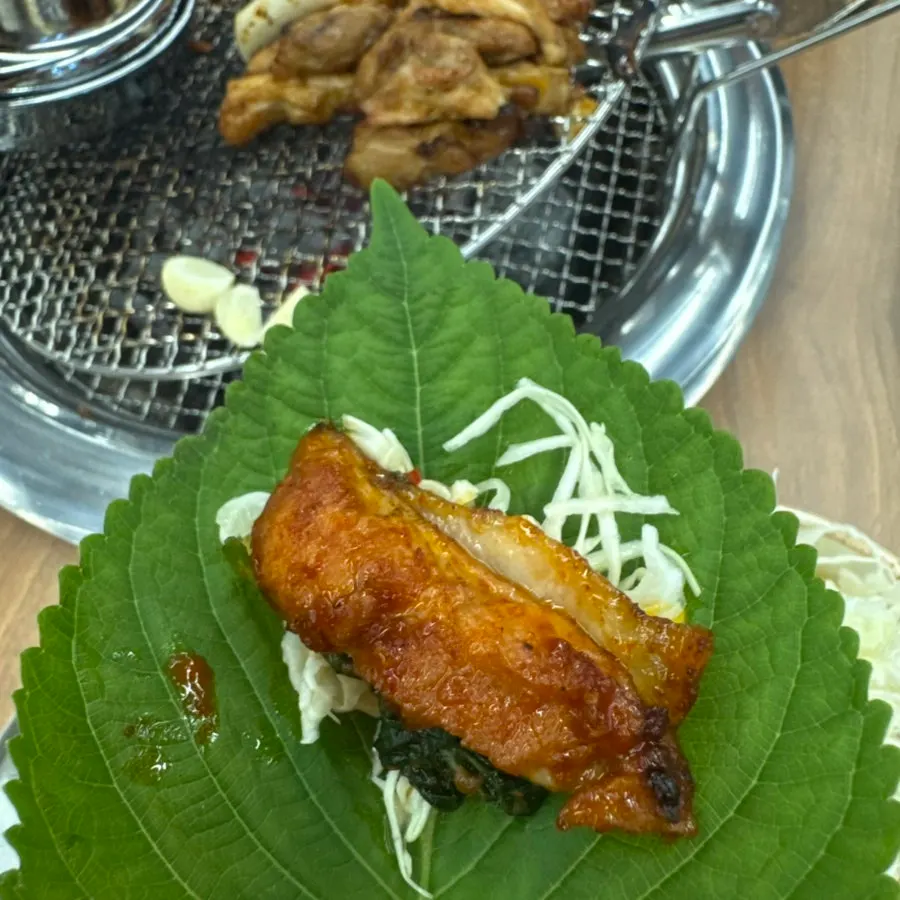 Dakgalbi and rice cakes on the grill