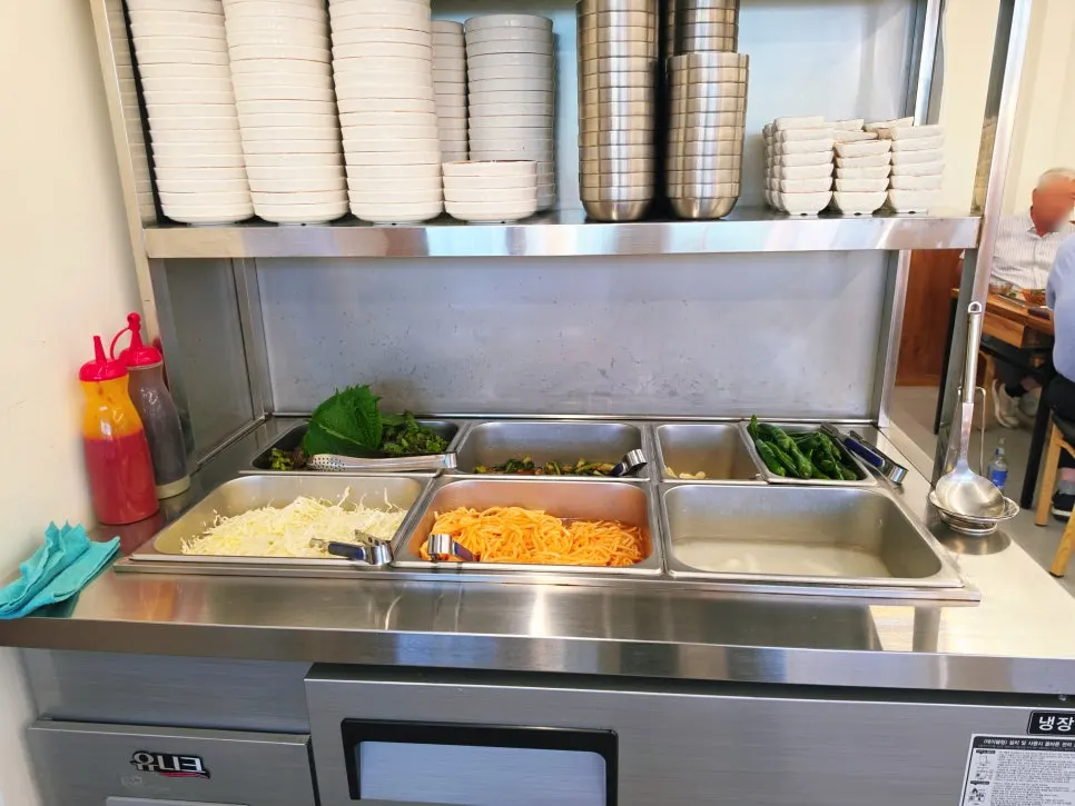 Spacious, tidy dining hall seating at the dakgalbi restaurant