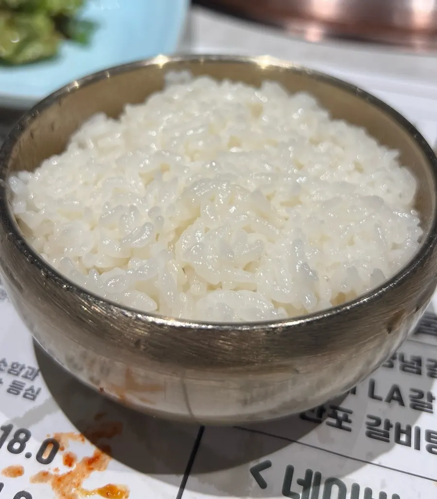 윤기가 흐르는 만포가든 흰쌀밥 공기