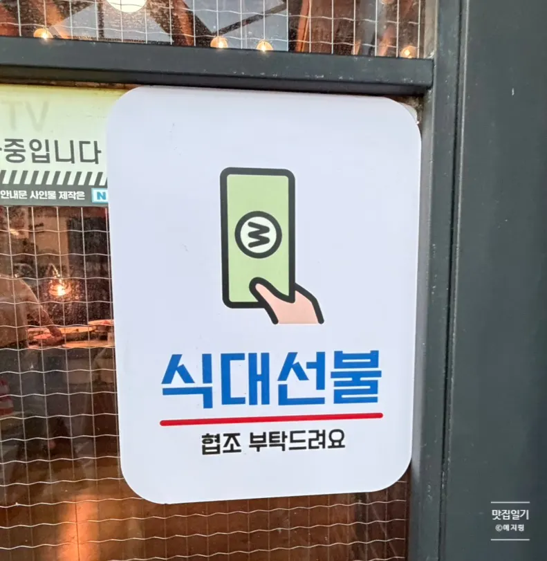 Sign showing Harbin Chinese Buffet's weekday and weekend prices