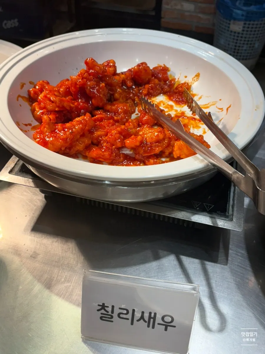 More Chinese dishes on display at the buffet