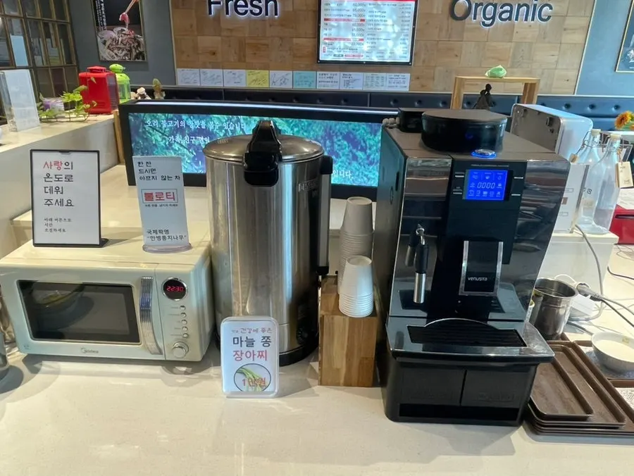 Coffee machine provided in the restaurant