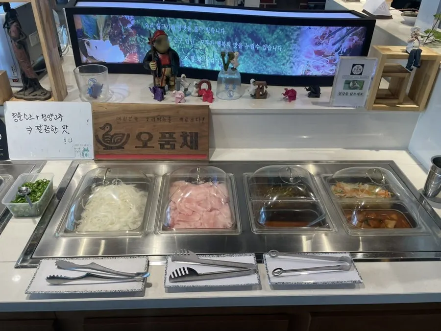 Self-serve bar for wrap vegetables
