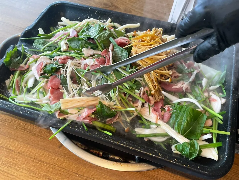 Flower duck bulgogi with a generous amount of vegetables