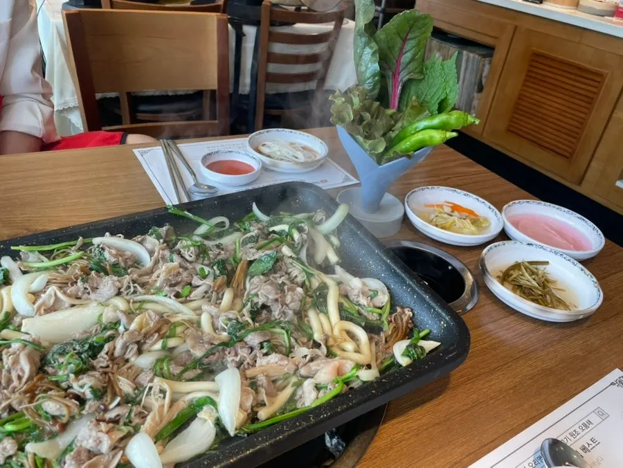 Duck bulgogi and vegetables cooking