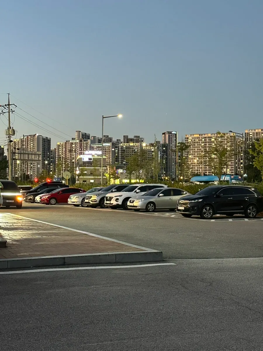 Parking space in front of Manpo Garden