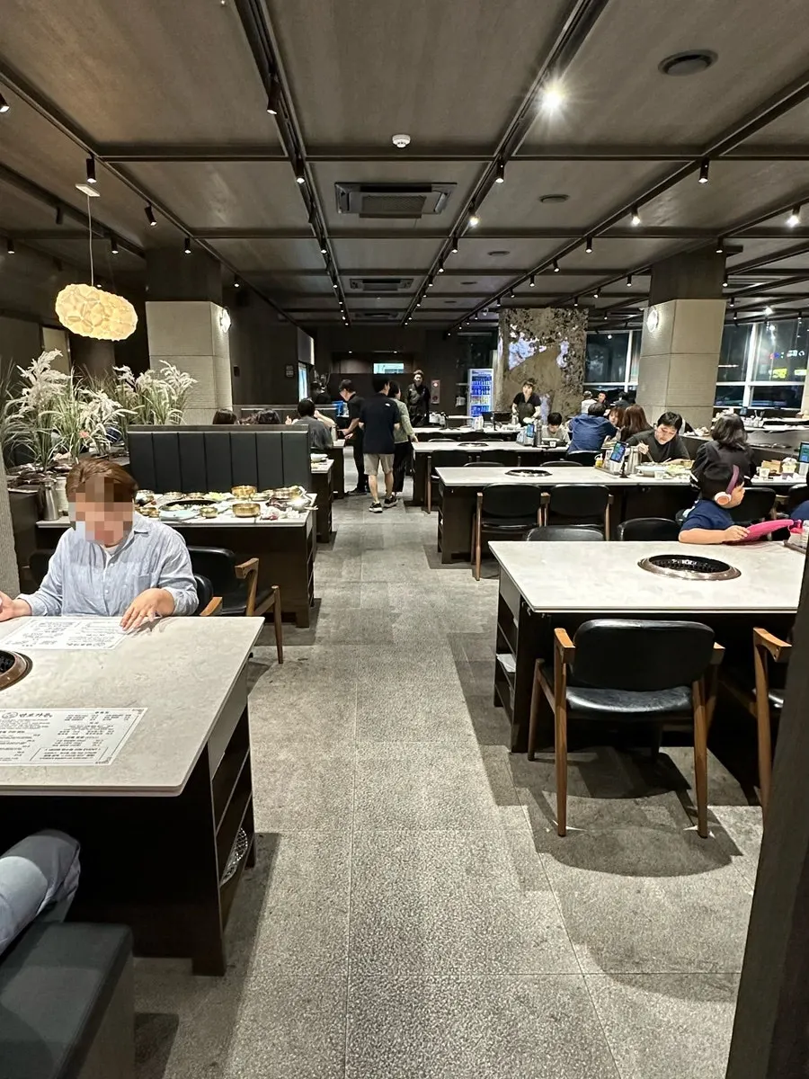 Spacious interior hall of Manpo Garden
