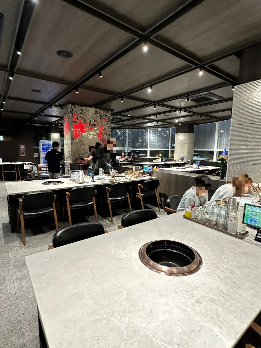 Seating for four and group tables at Manpo Garden