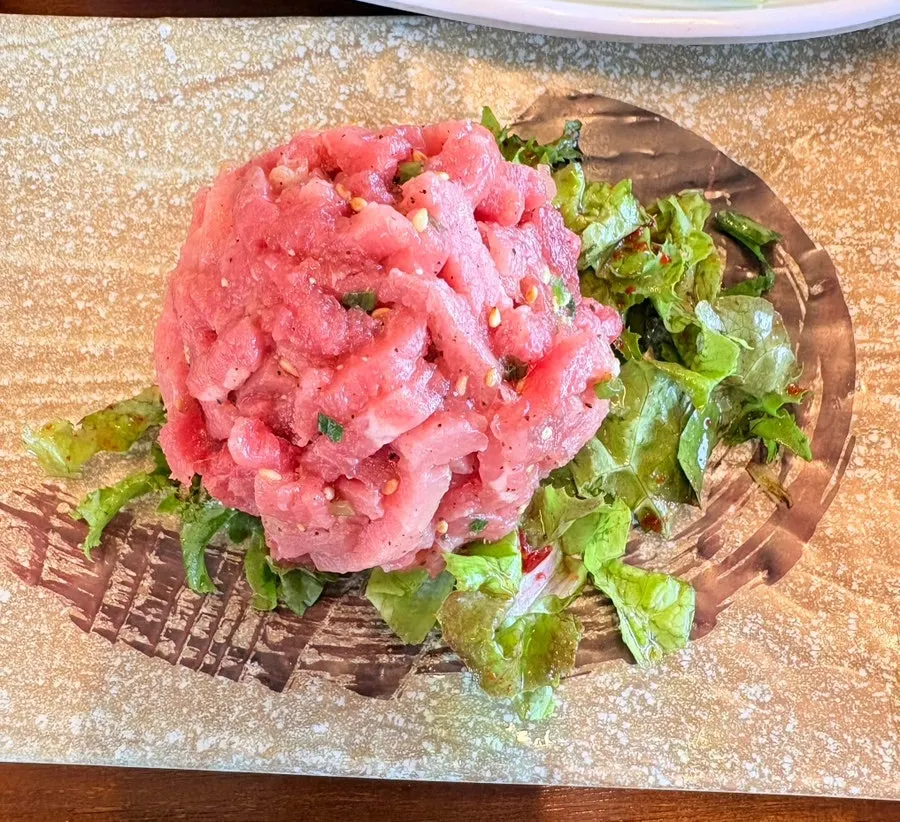 Table with both types of naengmyeon