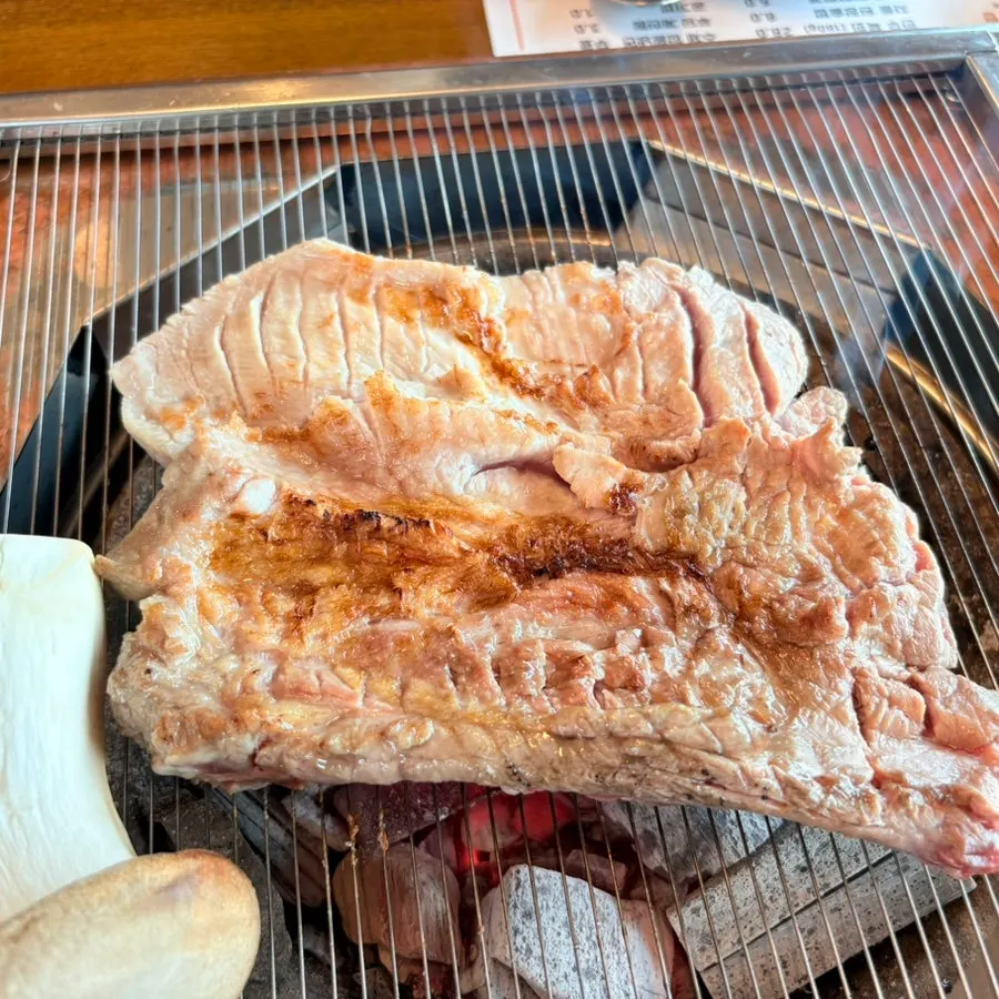 Galbi cooking on the grill plate