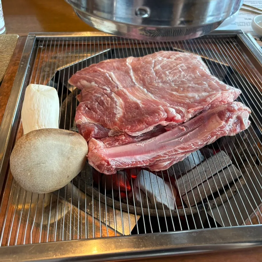 A date lunch enjoyed from meat and naengmyeon to dessert