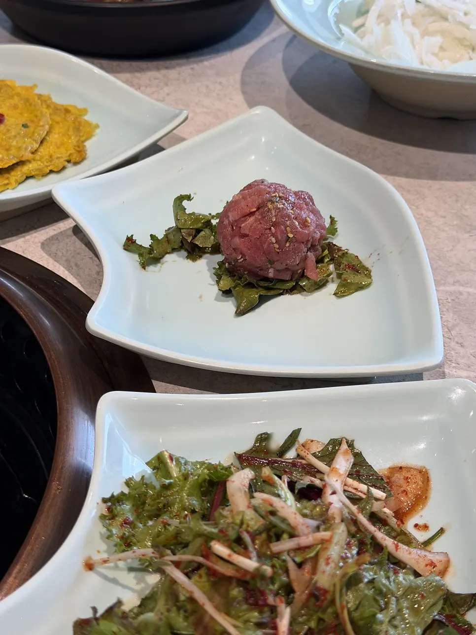 Yukhoe plate included with the Manpo Garden set