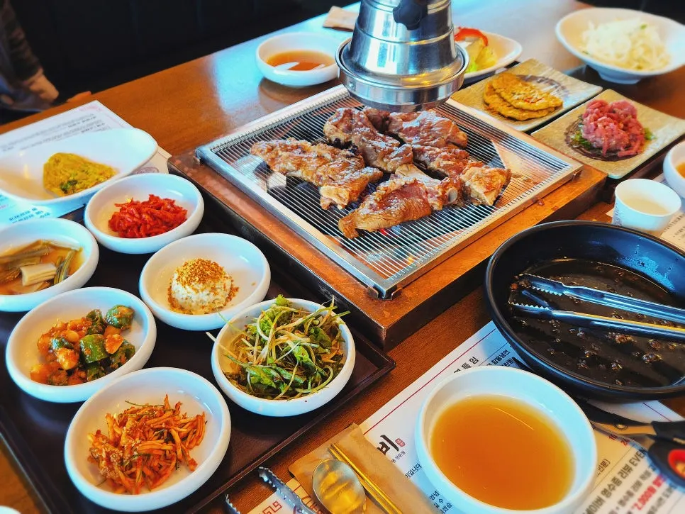 숯불 화로에 올린 양념갈비