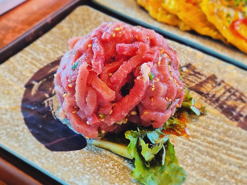 밑반찬으로 나온 육회