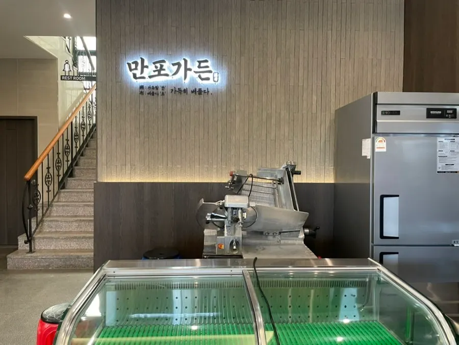 만포가든 넓은 주차장 모습