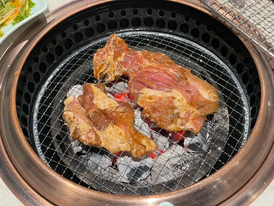 갈비와 가브리살 식사 모습