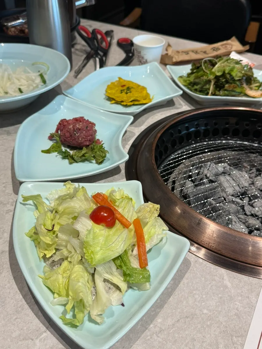 Neatly arranged banchan spread at Manpo Garden